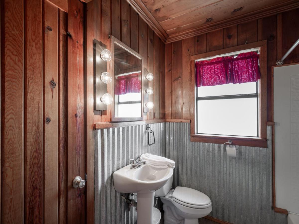 Alpine Cabin, 3 Bedrooms, Deck, Sleeps 8 Руидозо Экстерьер фото